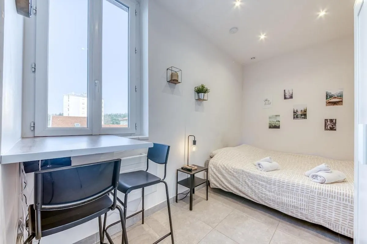 Apartment Studio Le Saphir Neuf & Cosy - Gare Parilly Venissieux